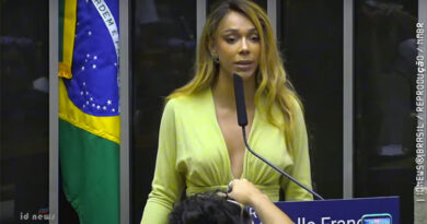 Erika Hilton aciona MPF contra Nikolas Ferreira por transfobia e pede indenização de R$ 5 mi