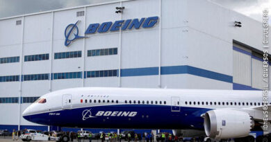 Trabalhadores da Boeing rejeitam proposta de reajuste e aprovam greve