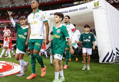 Vanderlan renova com Palmeiras até 2028: ‘Espero dar muitas alegrias à torcida’