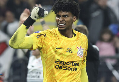 Corinthians paga valor da multa ao Flamengo por utilizar Hugo Souza na Copa do Brasil