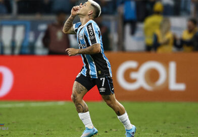 De virada, Grêmio vence o lanterna Atlético-GO no Campeonato Brasileiro e afasta crise