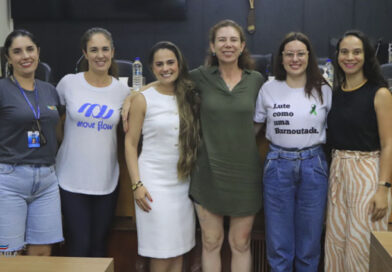 Mesa de conversa debate saúde feminina e estresse em segundo dia de evento na Câmara