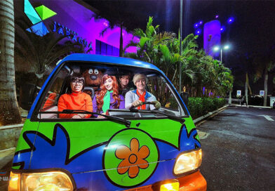 Turma do Scooby-Doo anima baladinha de Halloween no Shopping Jaraguá