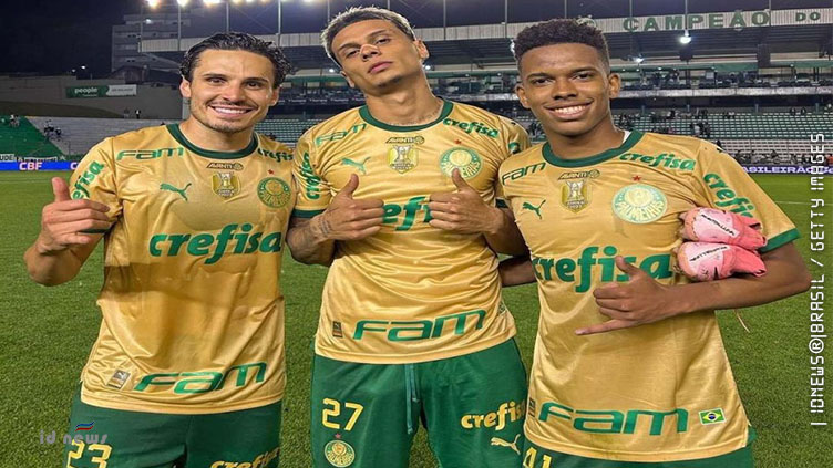 Veiga faz três, Estêvão bate recorde de Neymar e Palmeiras vence Juventude