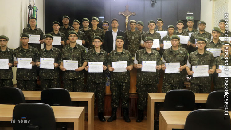 Atiradores do Tiro de Guerra recebem Diploma Valor Militar da Câmara