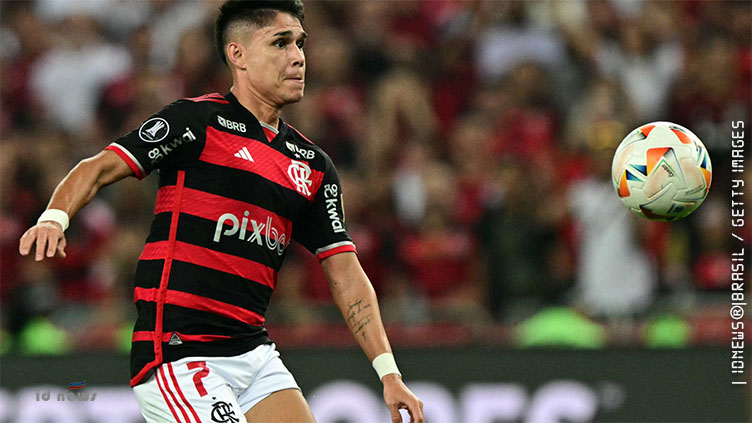 Luiz Araújo treina normalmente no campo e pode reforçar o Flamengo na final da Copa do Brasil