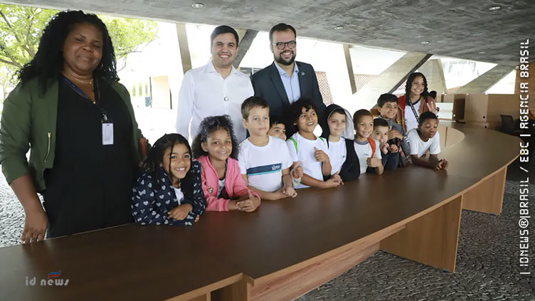 Mesas do G20 são doadas para escolas públicas do Rio