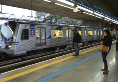 Passageira é socorrida após ser atingida por objeto em plataforma de estação de Metrô