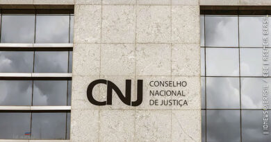 CNJ suspende pagamento de auxílio-alimentação de R$ 10 mil para juízes