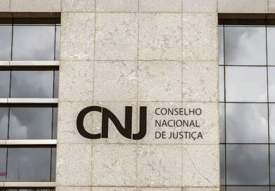 CNJ suspende pagamento de auxílio-alimentação de R$ 10 mil para juízes